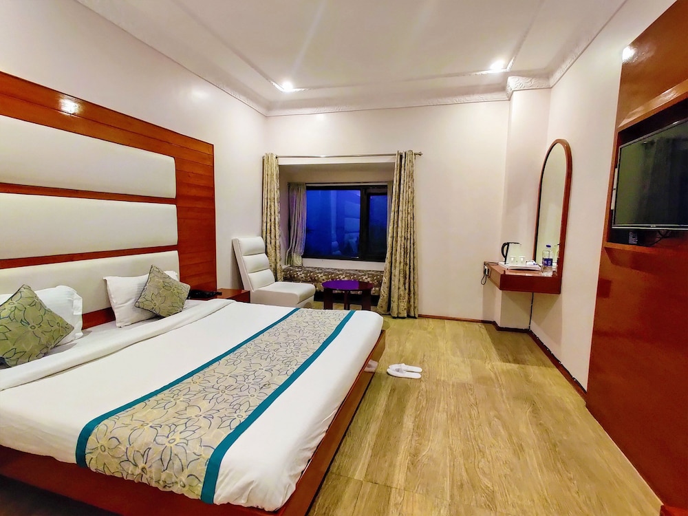 Whistling Pines Resort 13/50