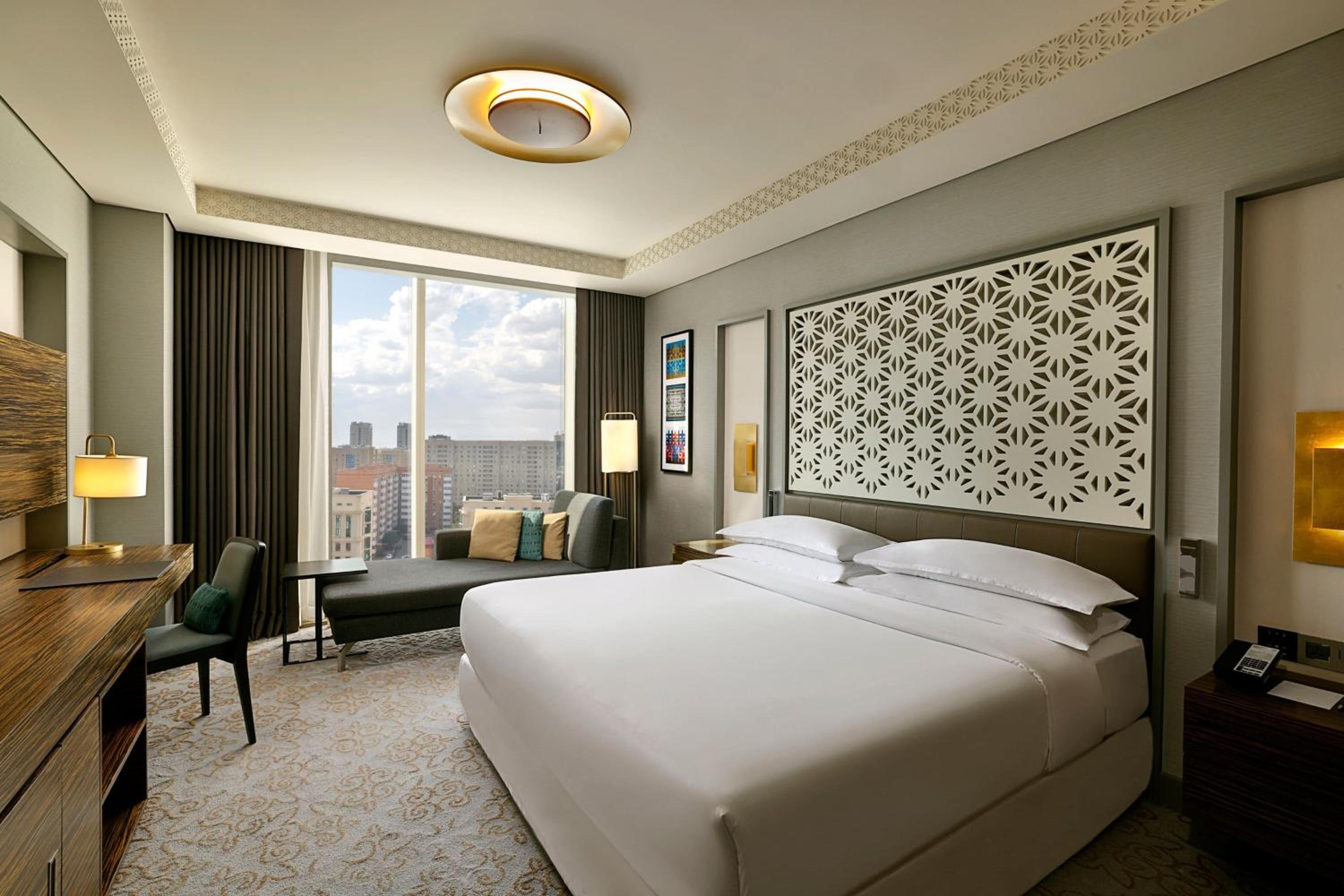 غرفة ديلوكس بسرير كينج، Sheraton Astana Hotel 5/8