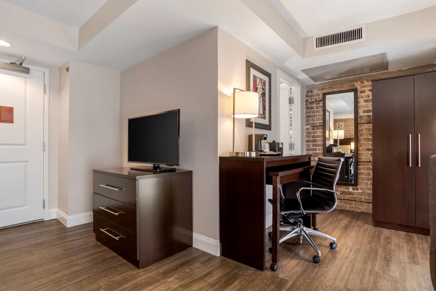 Best Western Plus St. Christopher Hotel 42/49
