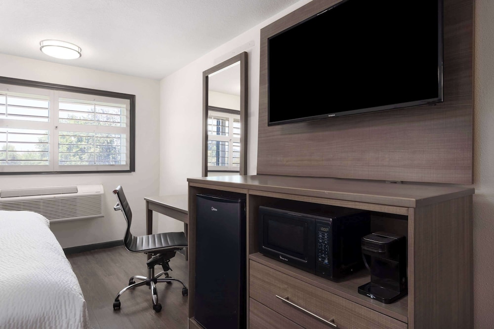 Ramada by Wyndham Medford Airport North 40/47