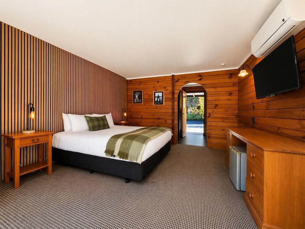 Tongariro Lodge 14/75