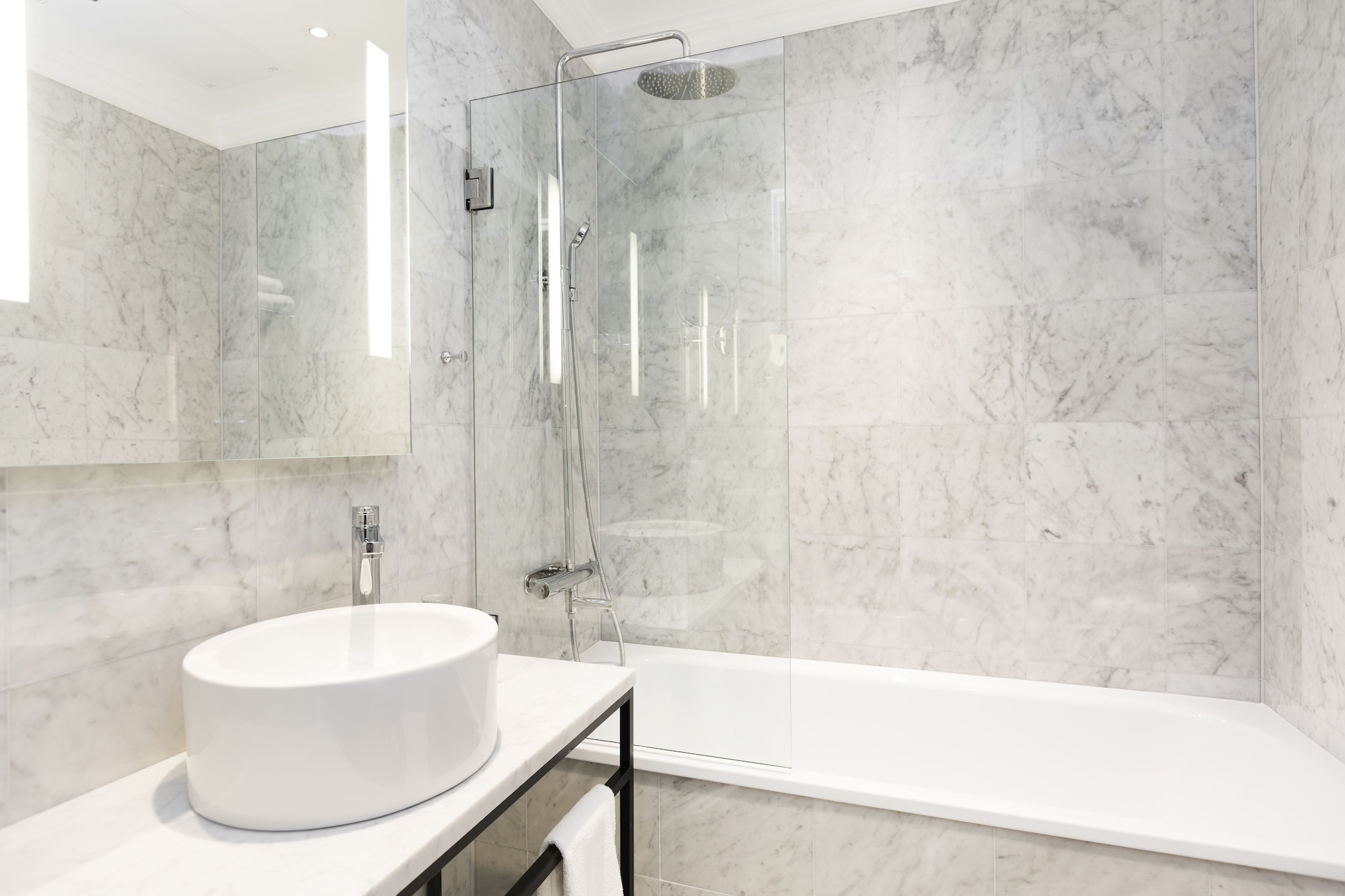 Superior, Elite Hotel Adlon 7/9