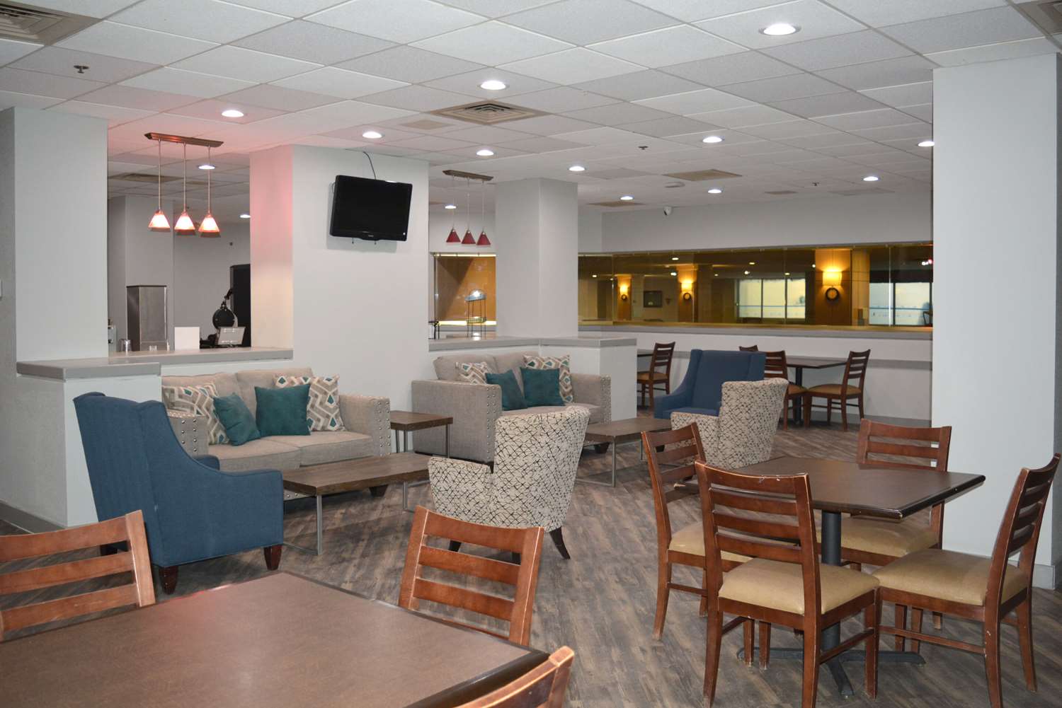 Suburban Studios East Syracuse Carrier Circle 15/15