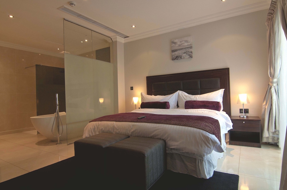 Leola Suites 6/37