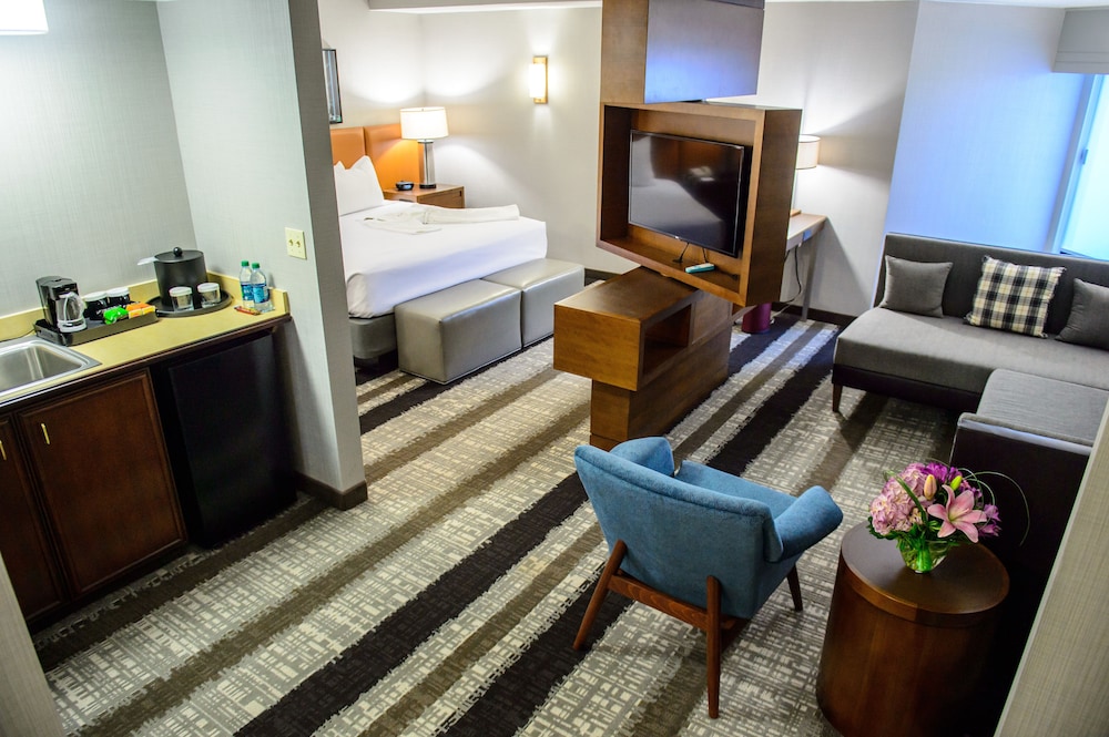 Crowne Plaza Dulles Airport 40/72