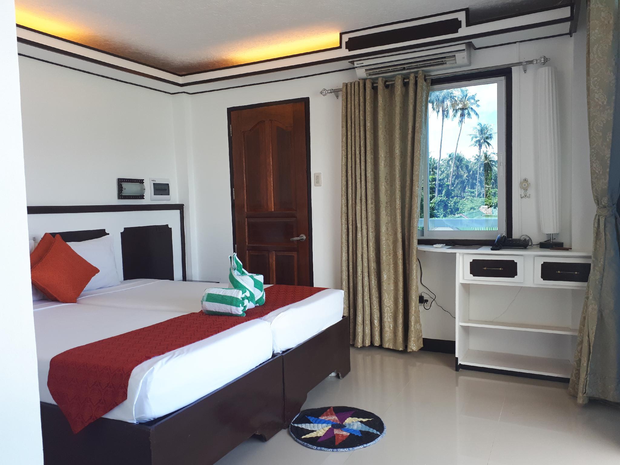 Standard, Twin Beds, Side Sea View