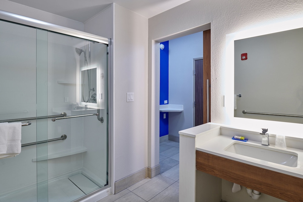 Holiday Inn Express and Suites El Paso East 15/59
