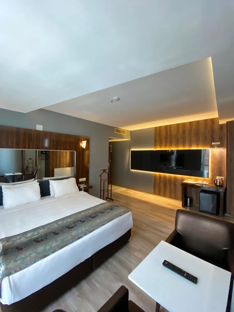 Yucel Hotel 10/50