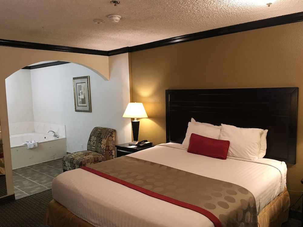 Ramada By Wyndham Ontario 10/31