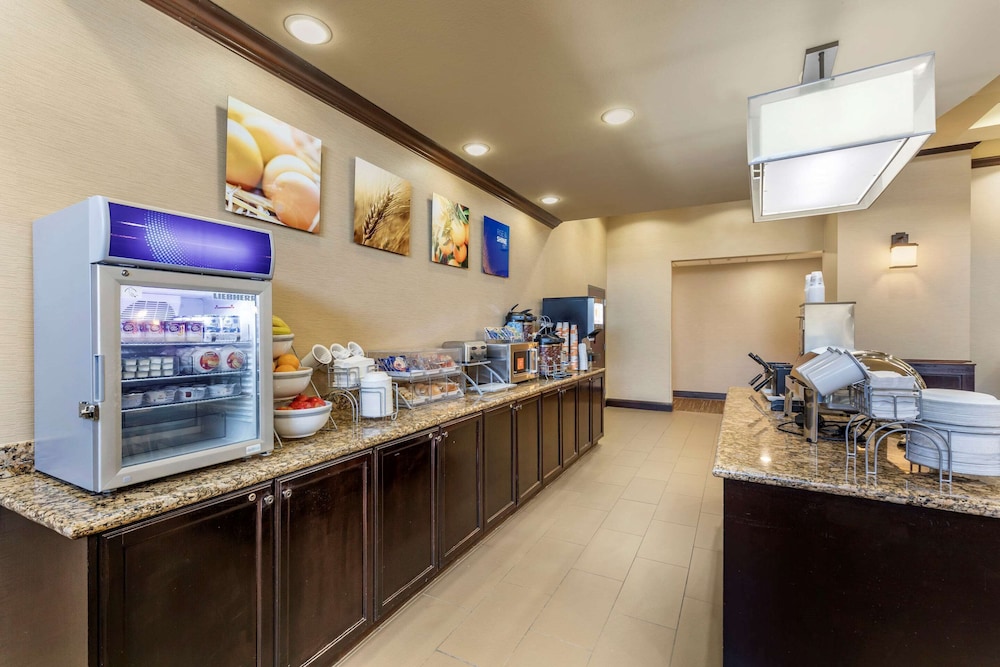 Comfort Suites Frisco 26/39