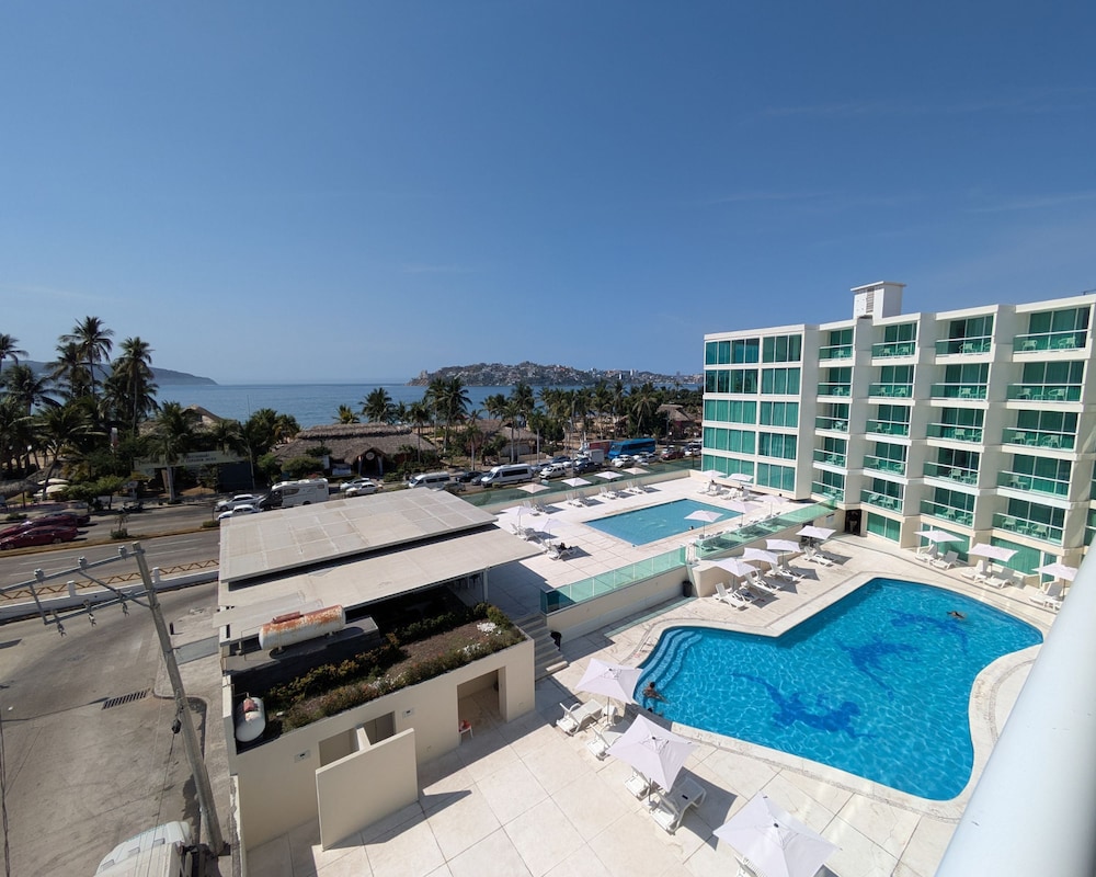 We Hotel Acapulco 5/57