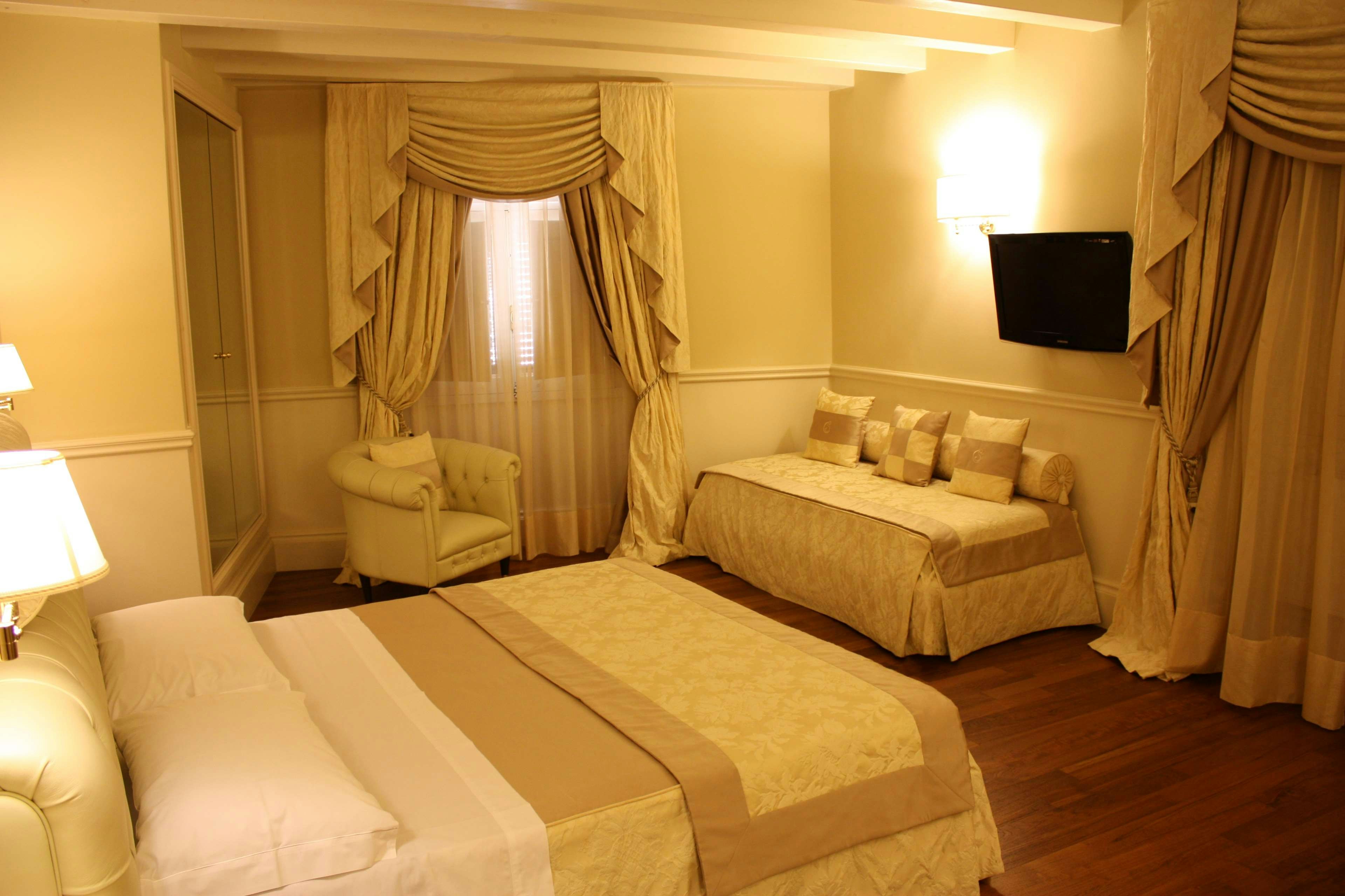 Suite Hotel Santa Chiara 35/50