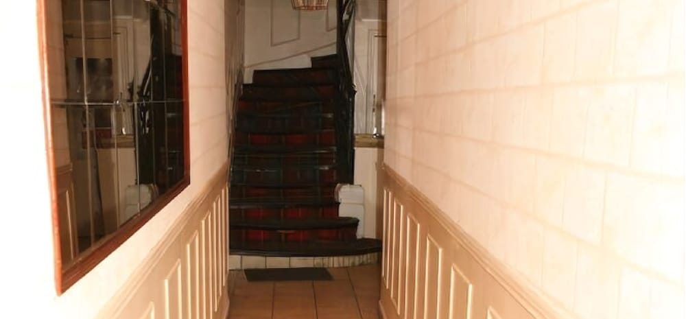 Sully Hotel 34/40