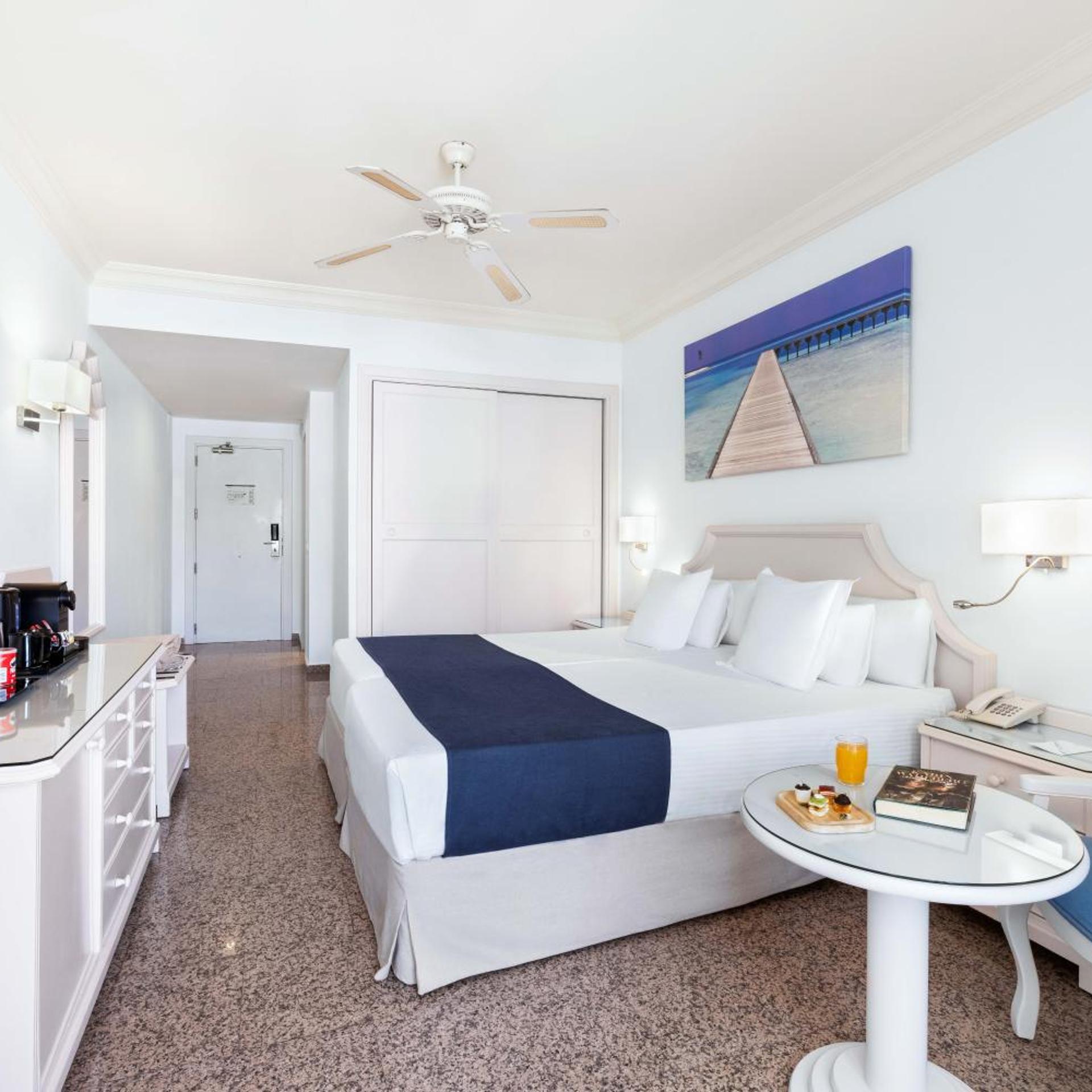 غرفة بسرير مزدوج أو سريرين منفصلين بشرفة، Hotel Mac Puerto Marina 2/3