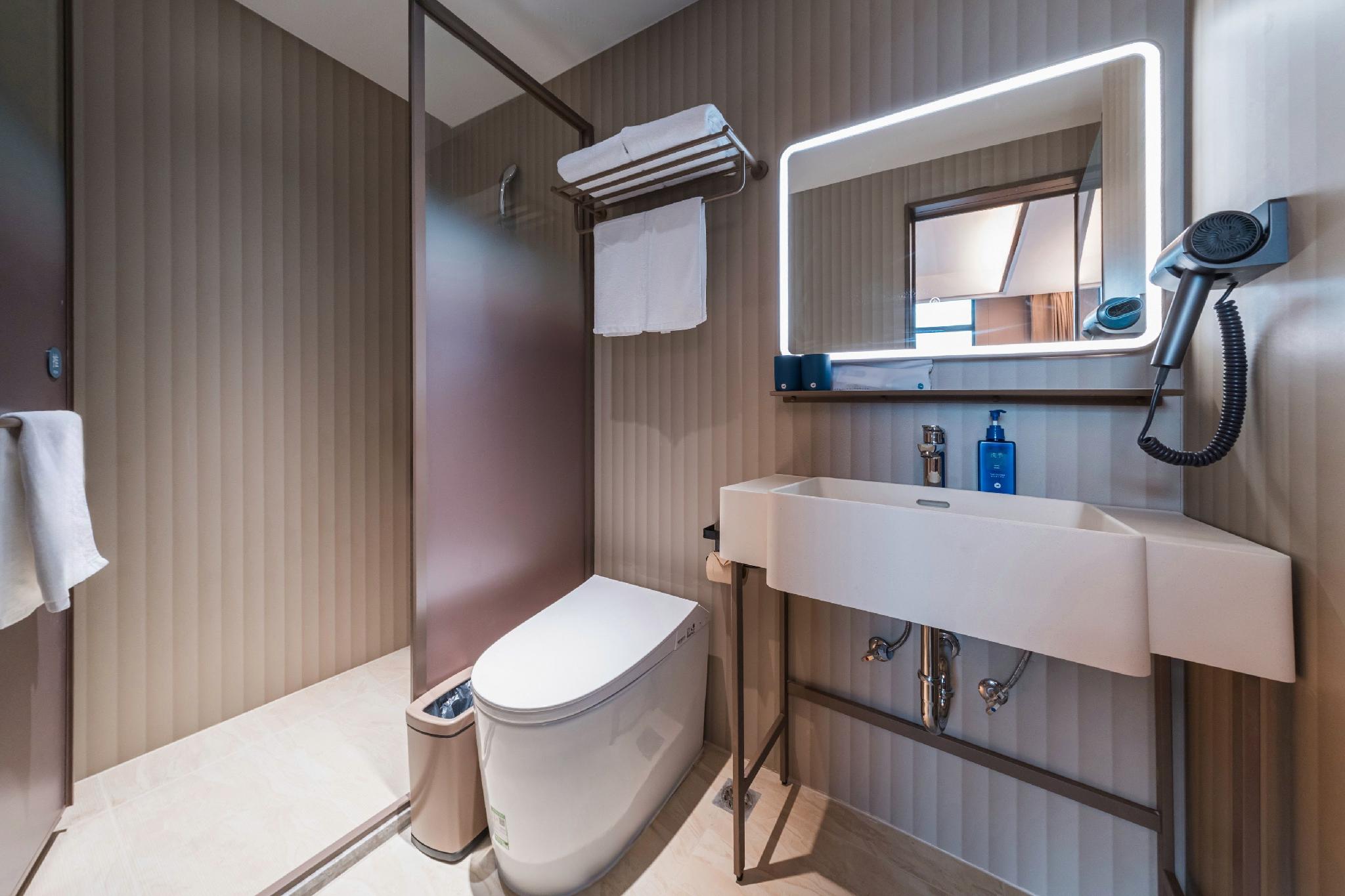Hanting Hotel (Fuzhou Sanfang Qixiang Dongjiekou Metro Station) 27/28