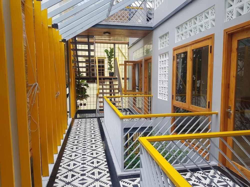 Yellow House Boutique 写真3