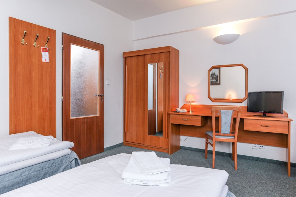 Hotel Astra 32/64