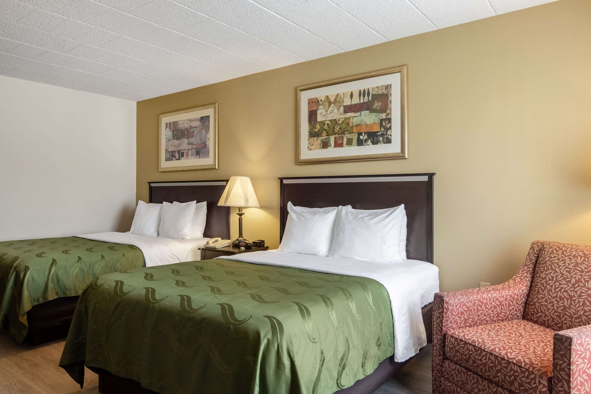 غرفة ديلوكس بسريرين كوين، Quality Inn & Suites Indiana South 2/4