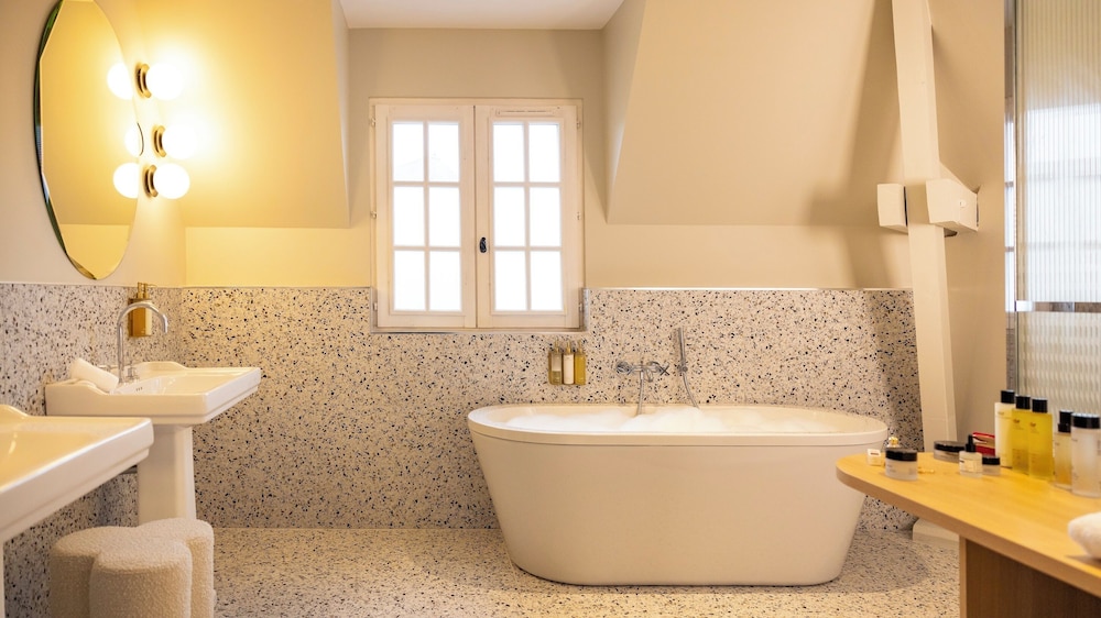 Signature, Suite, King Bed, Sofa, Hostellerie La Briqueterie 3/5