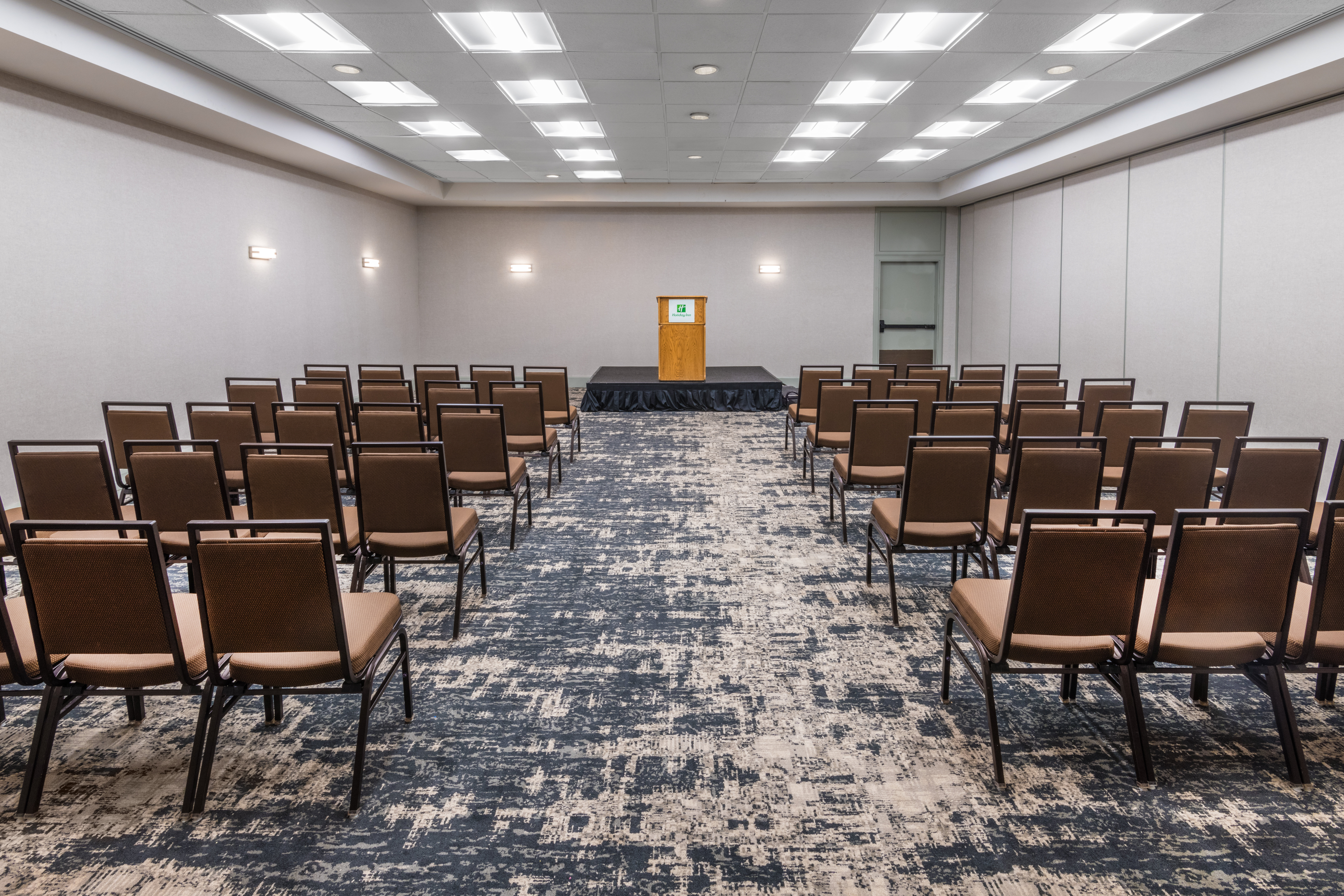 Holiday Inn Denver East Stapleton 54/67