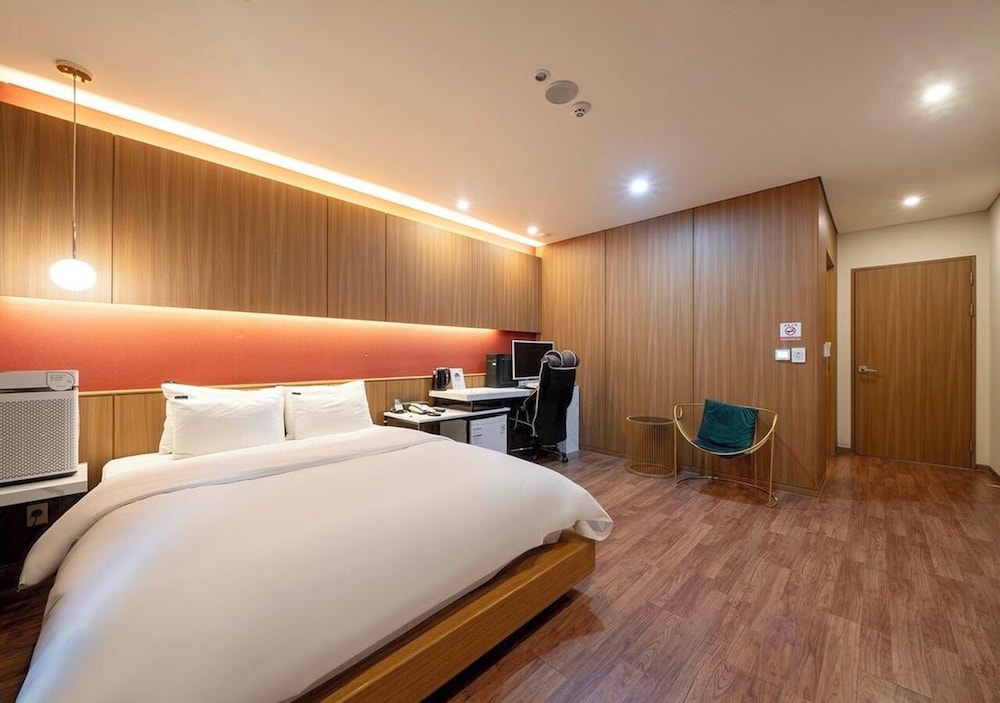 Hotel M Place 12/53