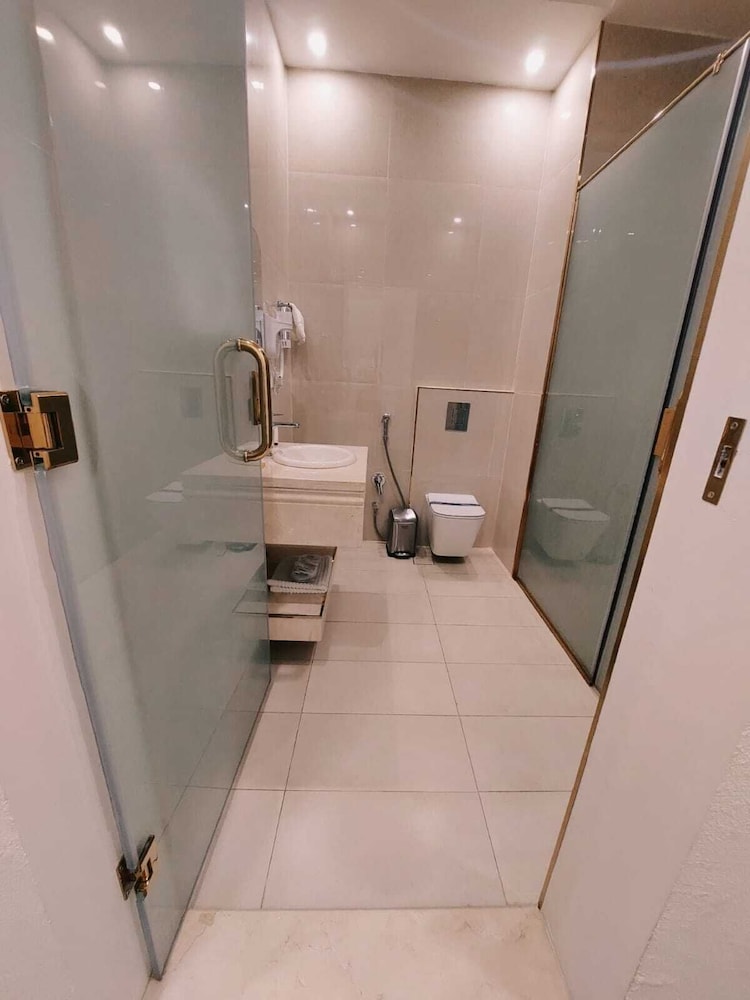 Anova Hotel 20/20