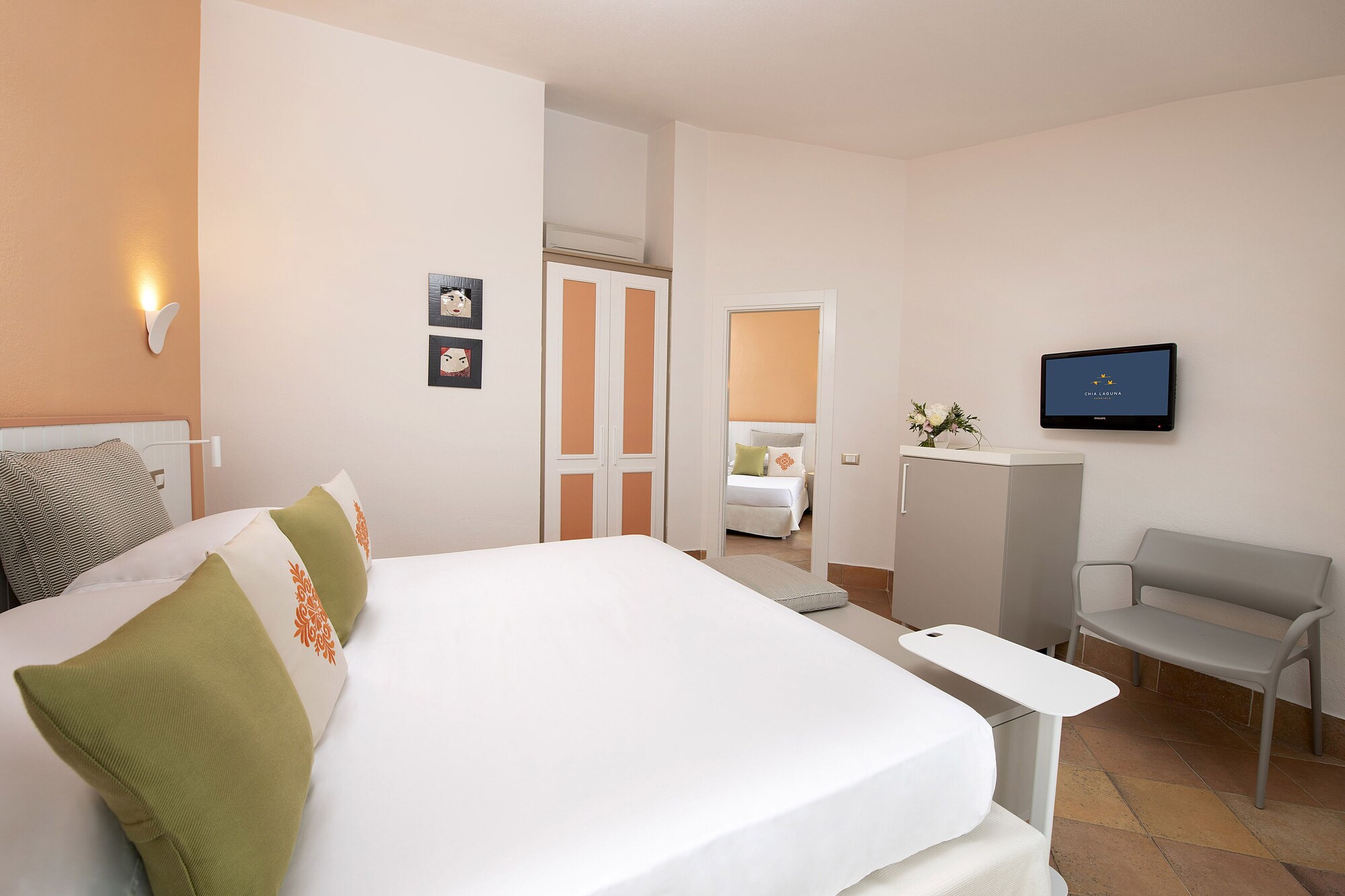 غرفة كلاسيكية عائلية بسرير مزدوج، Chia Laguna - Hotel Village 4/10