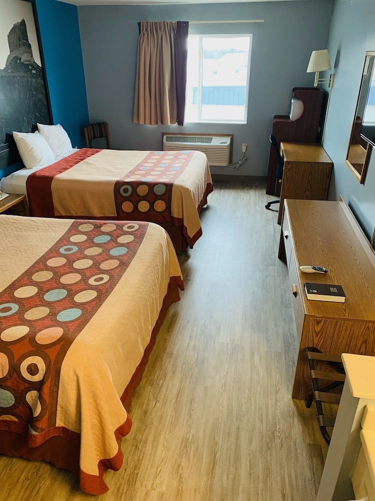 Super 8 by Wyndham Crete 15/27