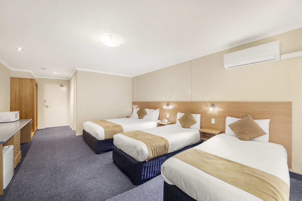 Ciloms Airport Lodge 18/63