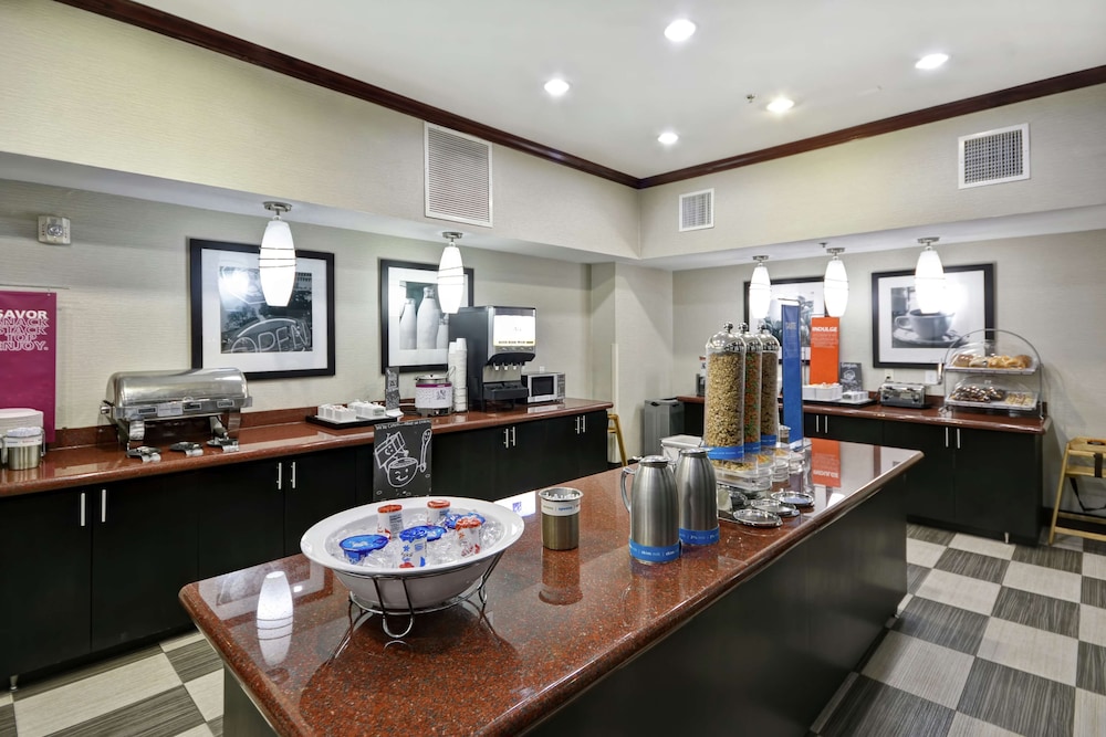 Hampton Inn and Suites Corpus Christi I-37 Navigation Blvd 39/48