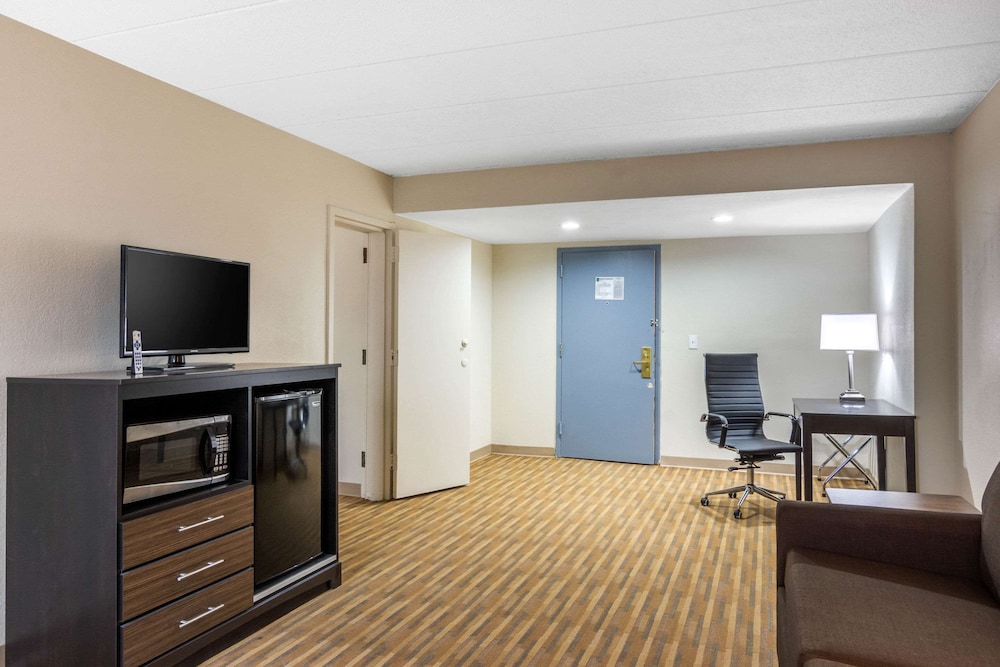 Quality Inn & Suites Ruther Glen 18/25