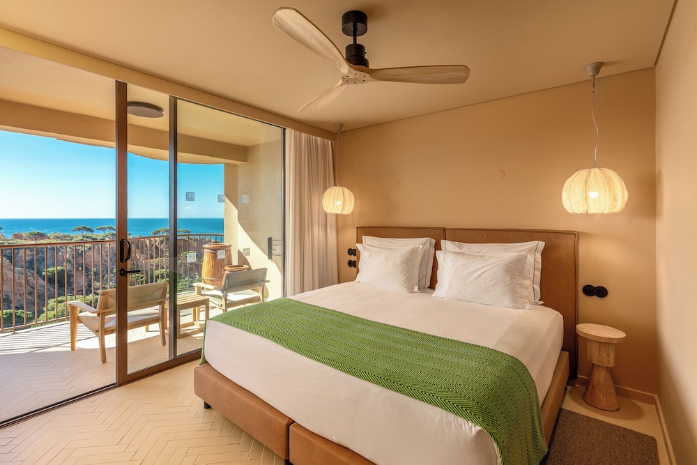 SUPERIOR, SUITE, SEA VIEW