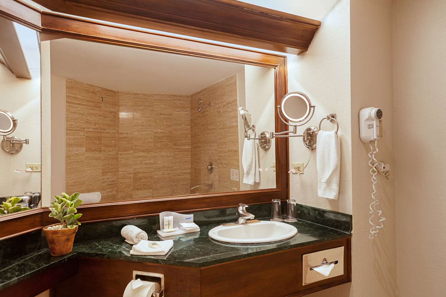 Wyndham San Jose Herradura Hotel & Convention Center 41/42