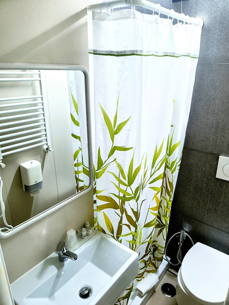 Manin Suites 44/51
