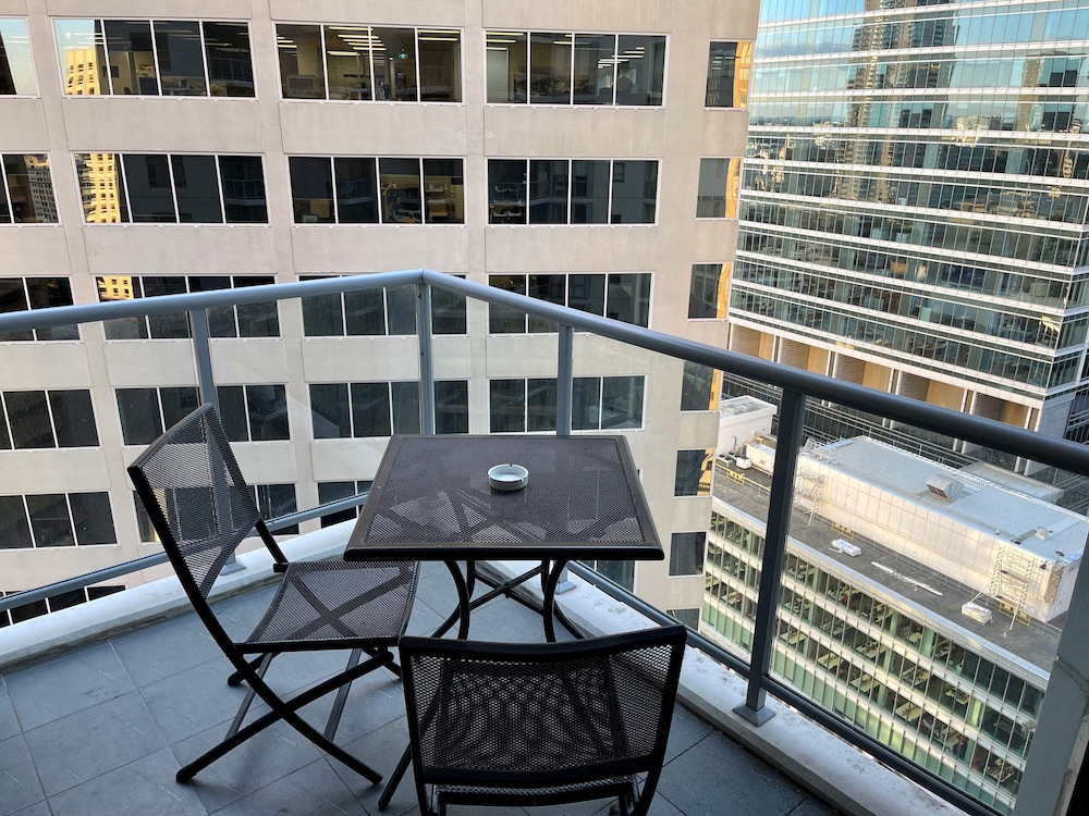 Apx World Square Apartments 33/52