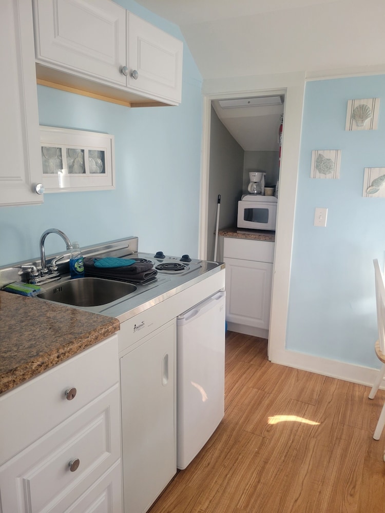 2 River Road Inn & Cottages 50/50
