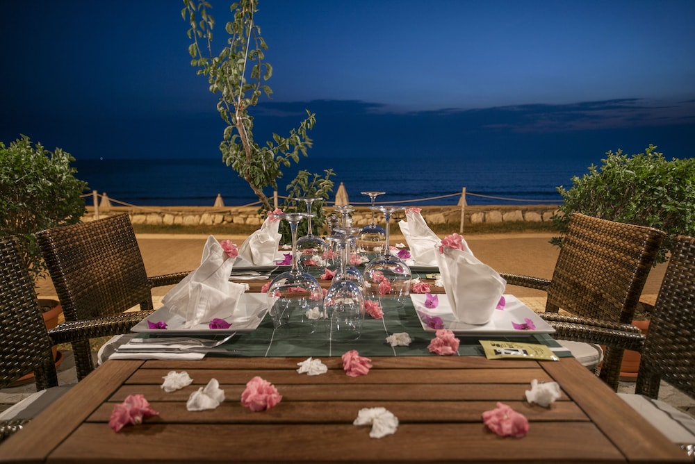SIDE BEACH CLUB 25/33