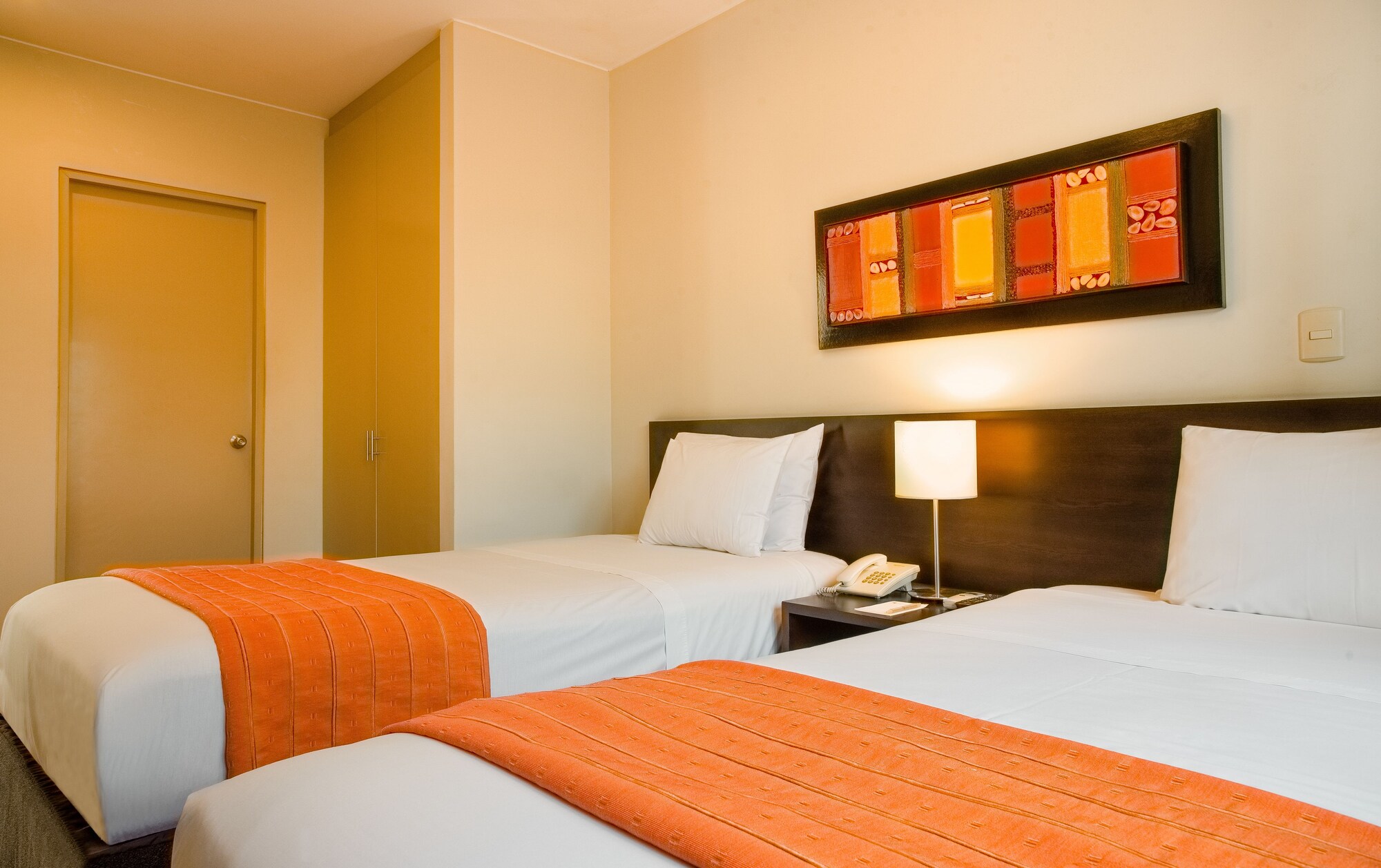 ROOM, TWIN BEDS