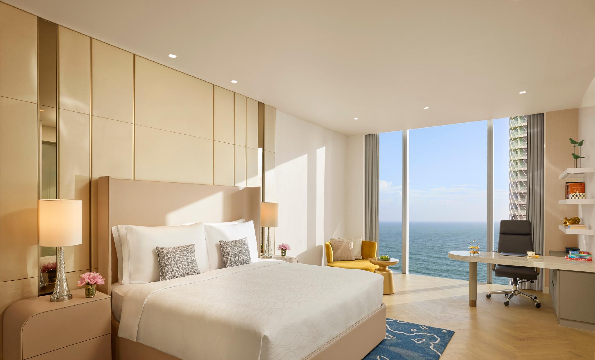 Royal, Suite