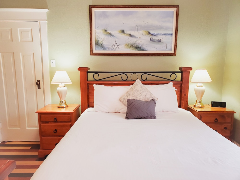 James Bay Inn Hotel Suites Cottage 25/74