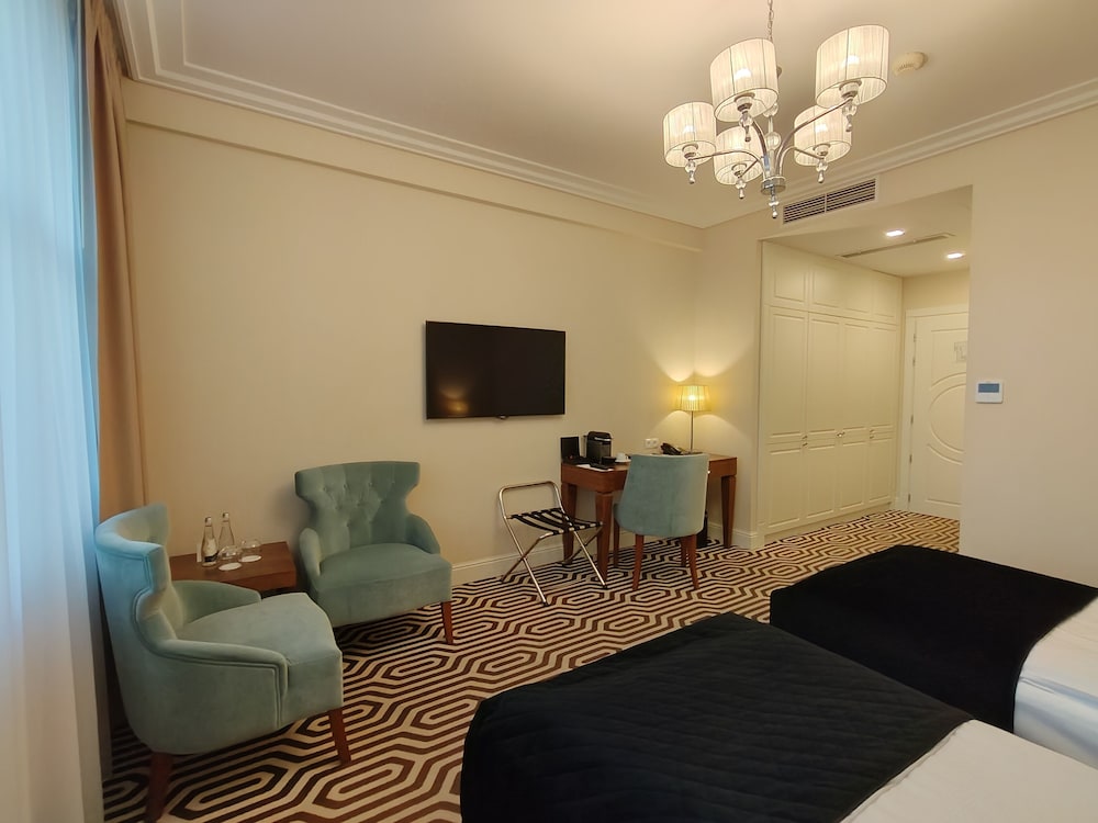 Royal Hotel and Spa 26/34