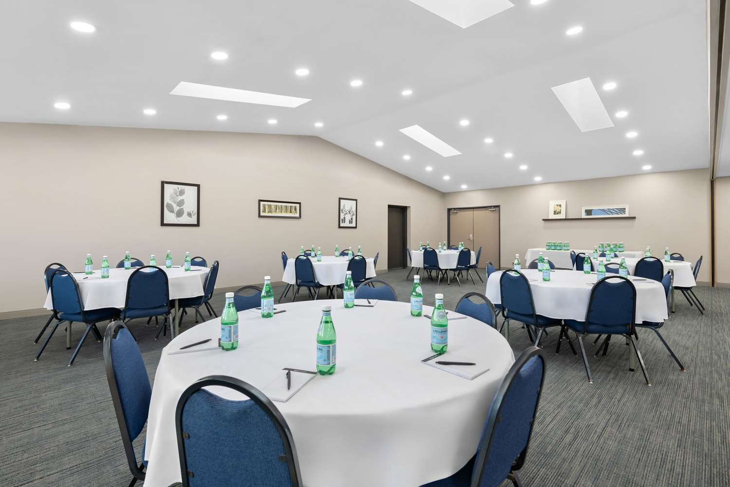 Country Inn and Suites by Radisson Coon Rapids MN 32/32