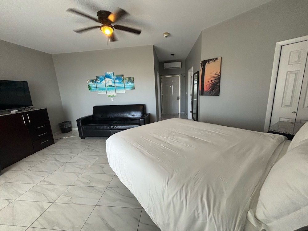 Grace Bay Suites 12/50
