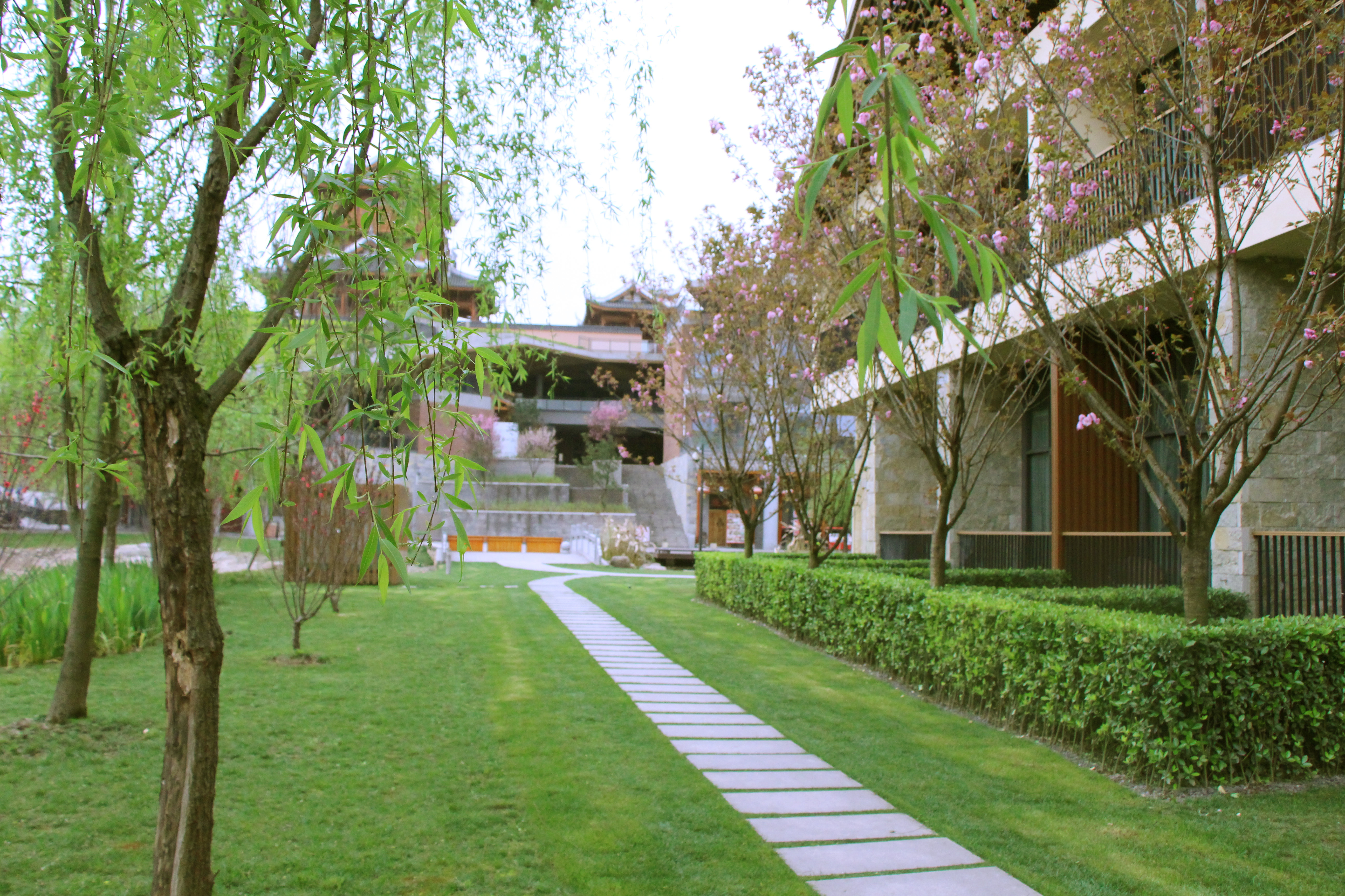 HOLIDAY INN EXPRESS EMEI MOUNTAIN 64/69