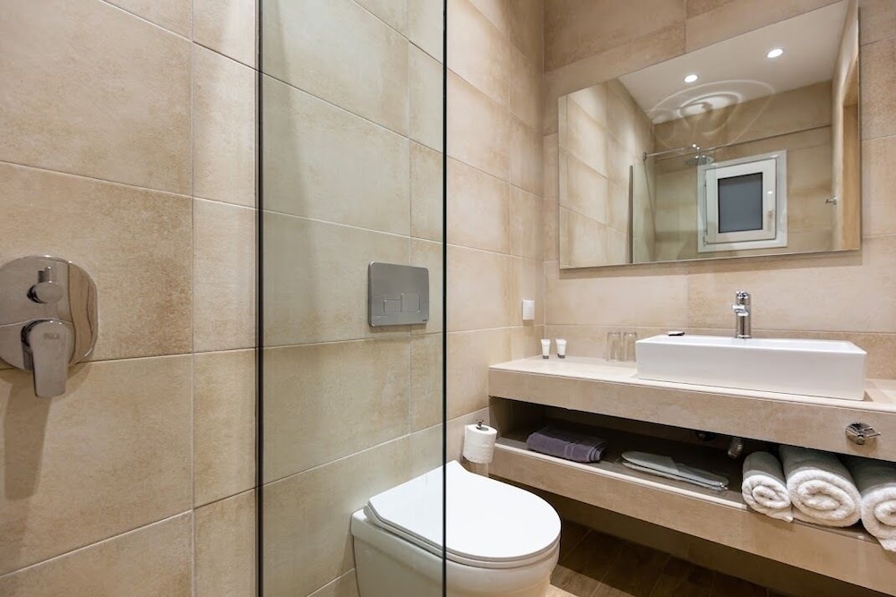 Sirocco Hotel 32/36