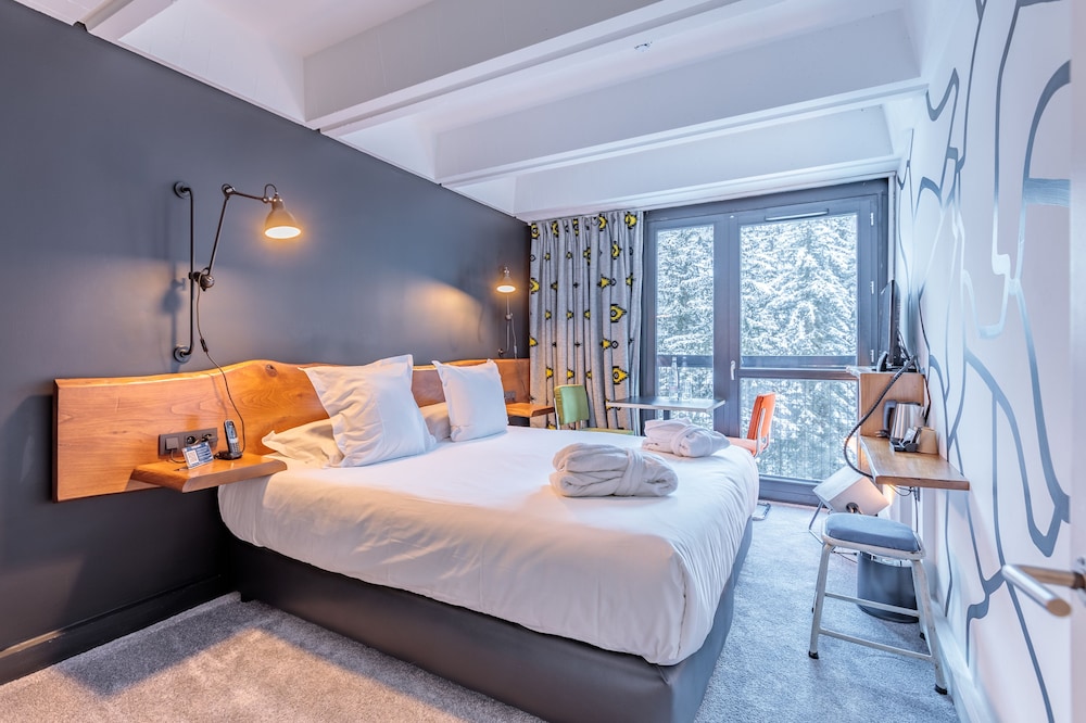 MOUNTAIN, CLASSIC, QUEEN BED