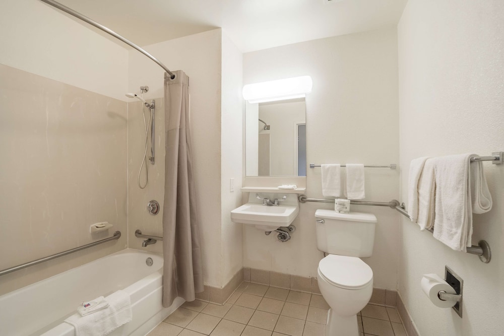 Motel6 Augusta, GA 33/65