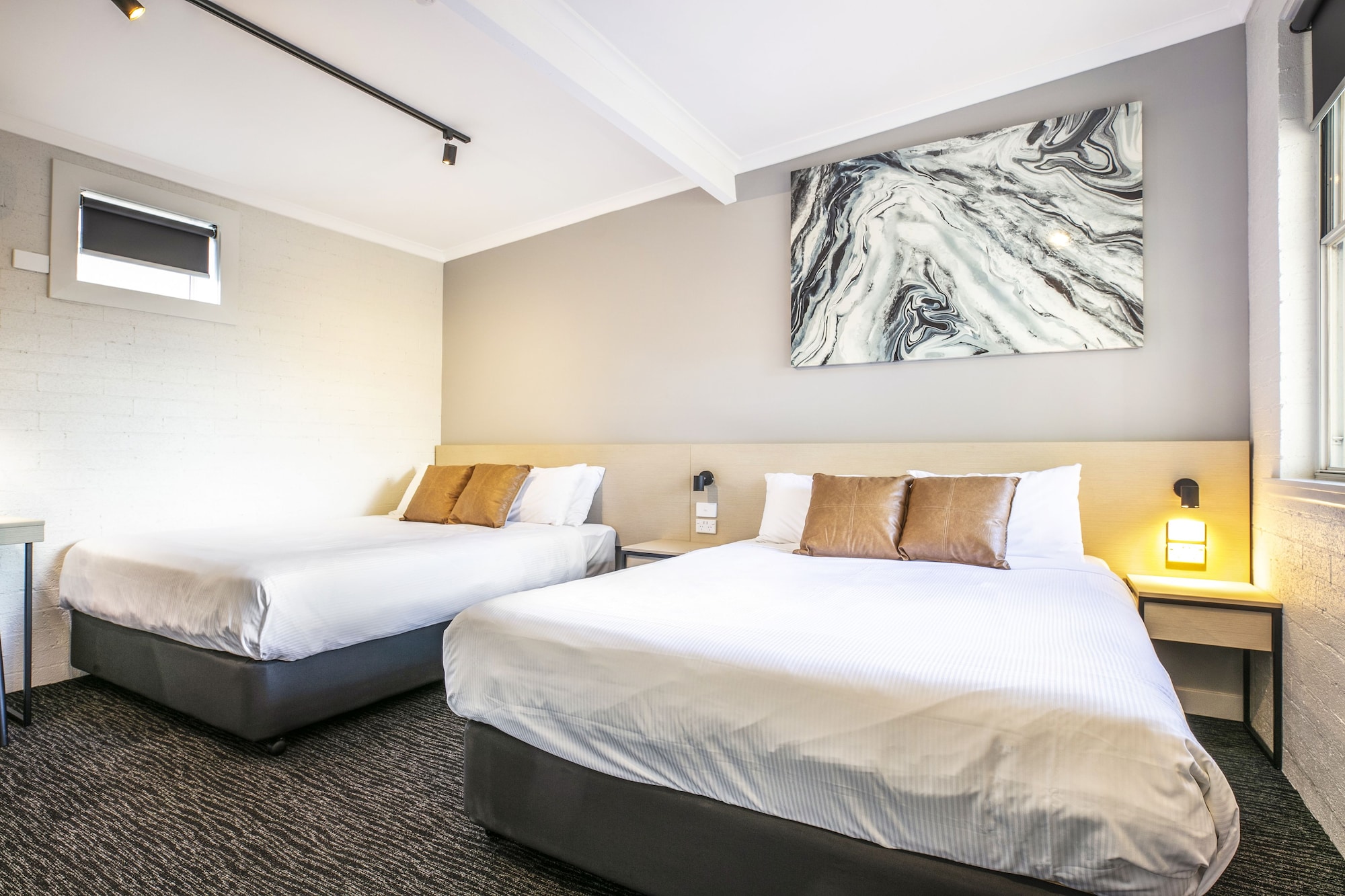STUDIO, DOUBLE OR TWIN BED