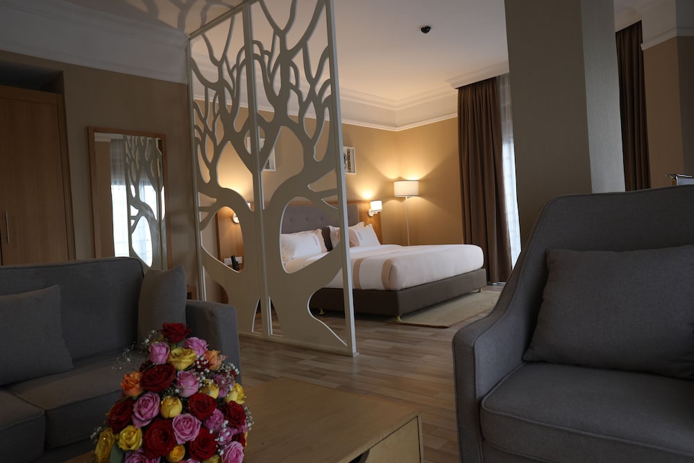 Mado Hotel 52/66