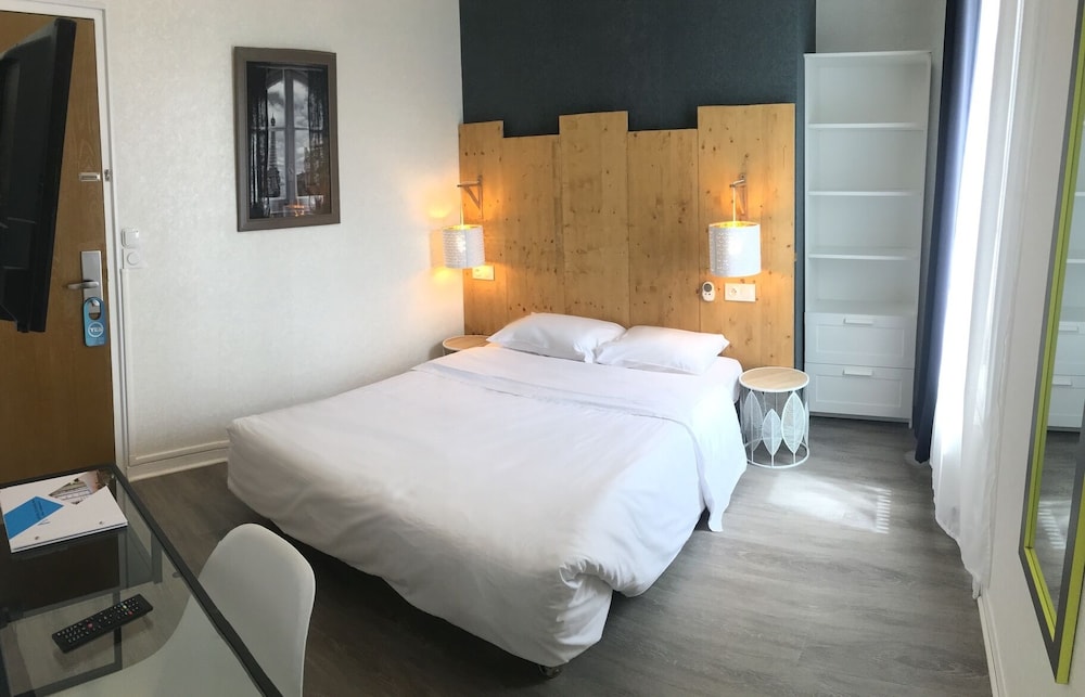 Hotel Du Maine 12/30